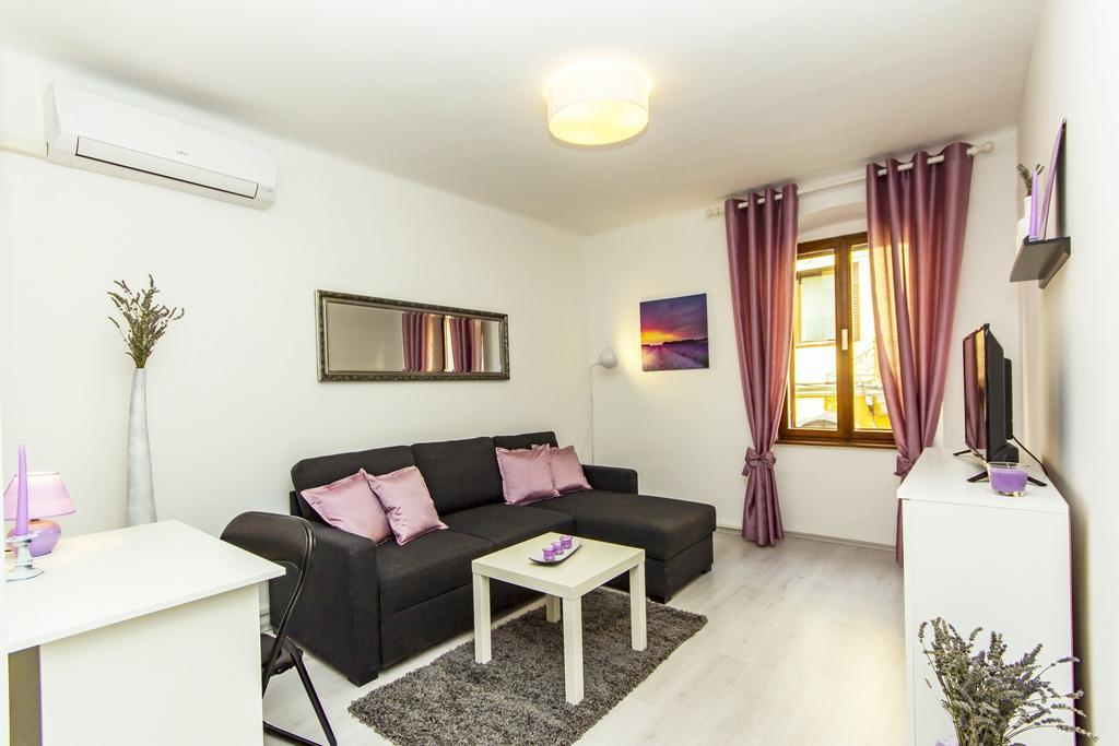 Center Apartment Lori Pula Exterior photo